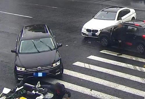 吃瓜看车祸,车祸现场直击，惊心动魄瞬间