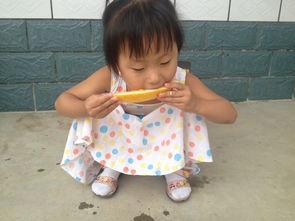 宝宝系列吃瓜,瓜果飘香，甜蜜成长记