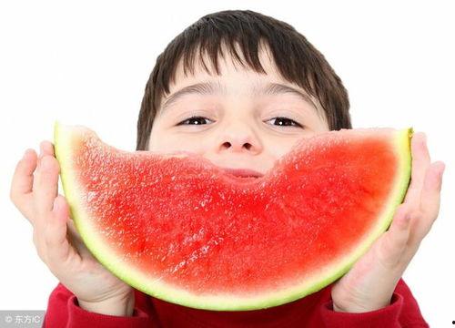 宝宝系列吃瓜,瓜果飘香，甜蜜成长记