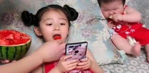 女儿吃瓜,揭秘瓜果中的营养与健康秘密