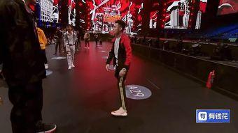 大型集体吃瓜现场,全民狂欢，瓜香四溢