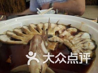 武汉公园吃瓜,街头巷尾的悠闲时光