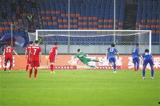 体育学院球场吃瓜,瓜田里的欢乐时光