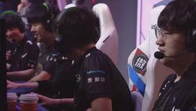 拳头吃瓜视频,揭秘拳头吃瓜视频背后的故事