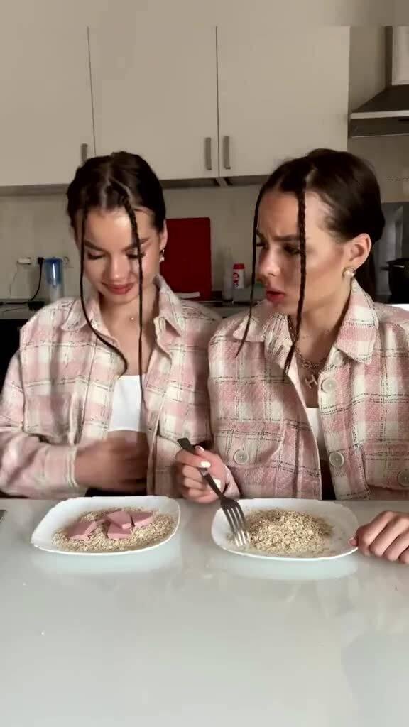 小姐姐吃瓜搞笑视频,小姐姐吃瓜搞笑视频集锦