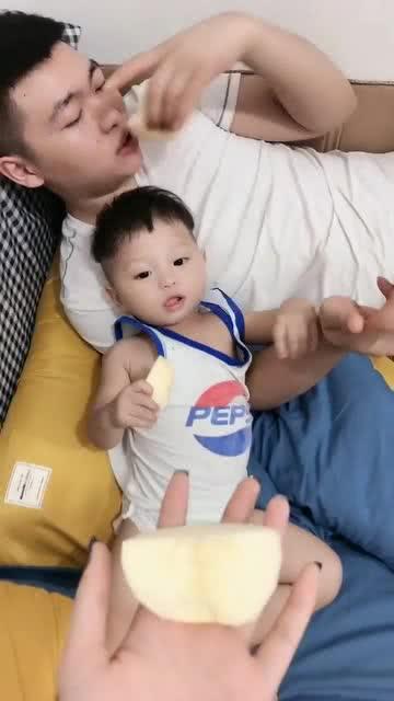 儿子叫老公吃瓜,揭秘家庭温馨瞬间