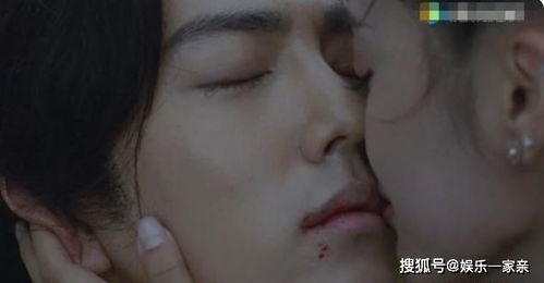 看别人亲吻吃瓜,看别人亲吻，品生活百味瓜