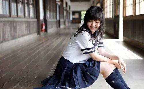 校服女吃瓜视频